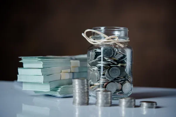 iStock 000077934241 Full 1 600x400 - Banking and Financial Institutions